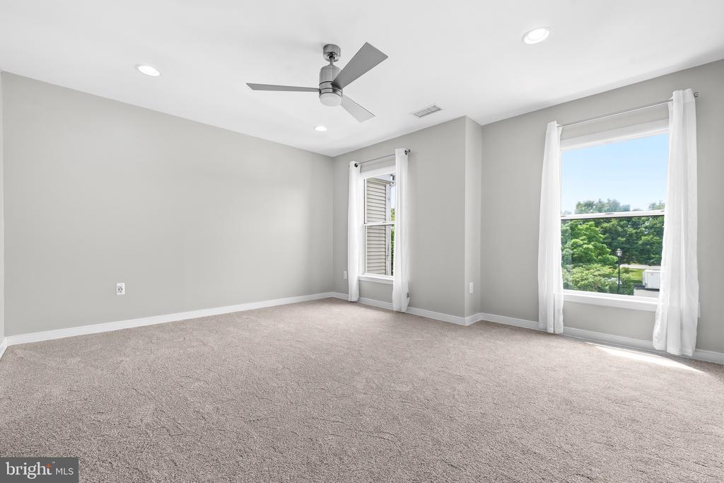44154 NATALIE TERRACE 302