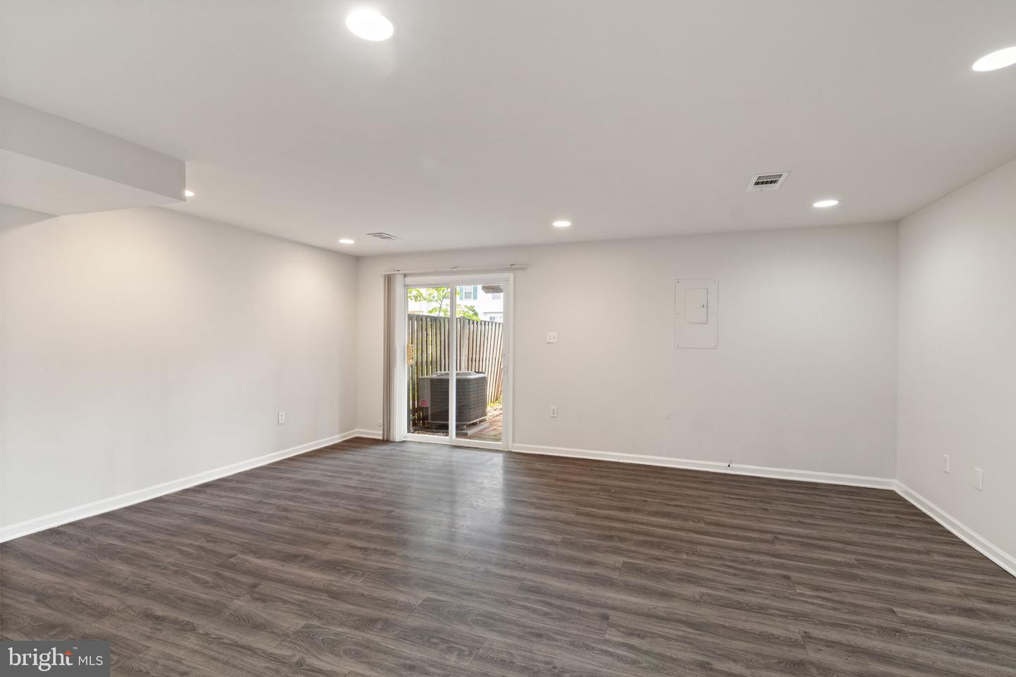 305 Moseby Ct