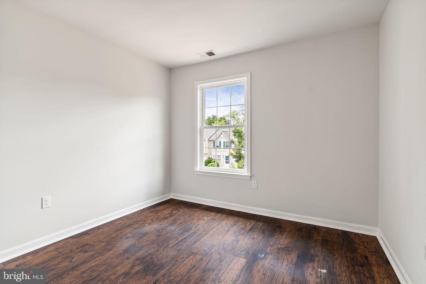 305 Moseby Ct