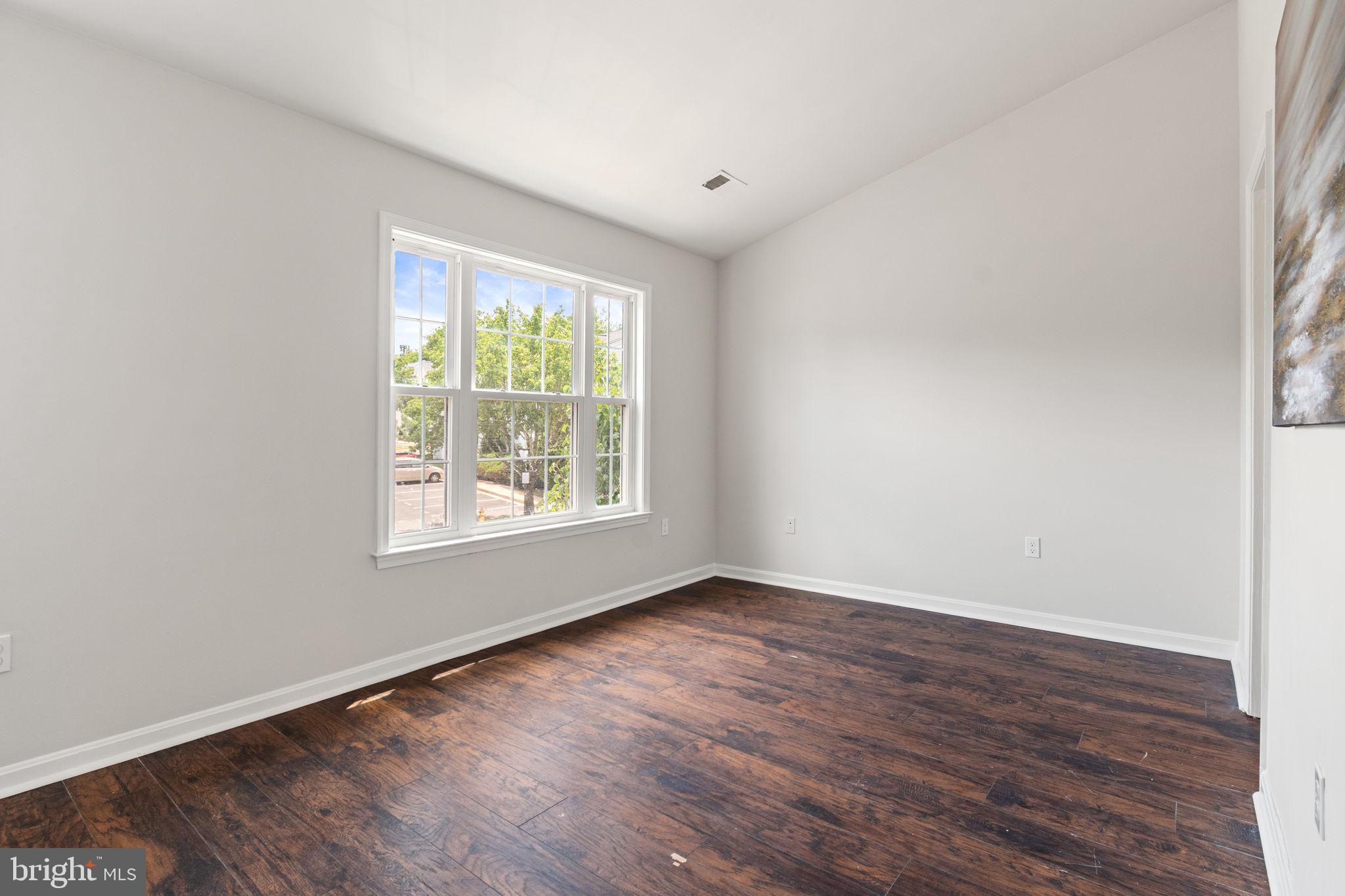 305 Moseby Ct