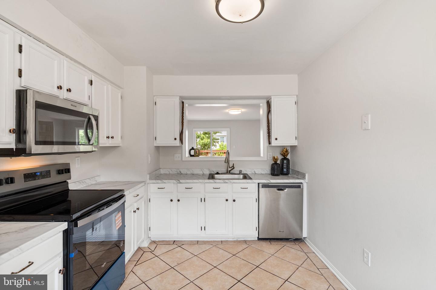 305 Moseby Ct