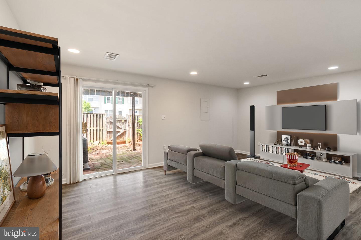 305 Moseby Ct