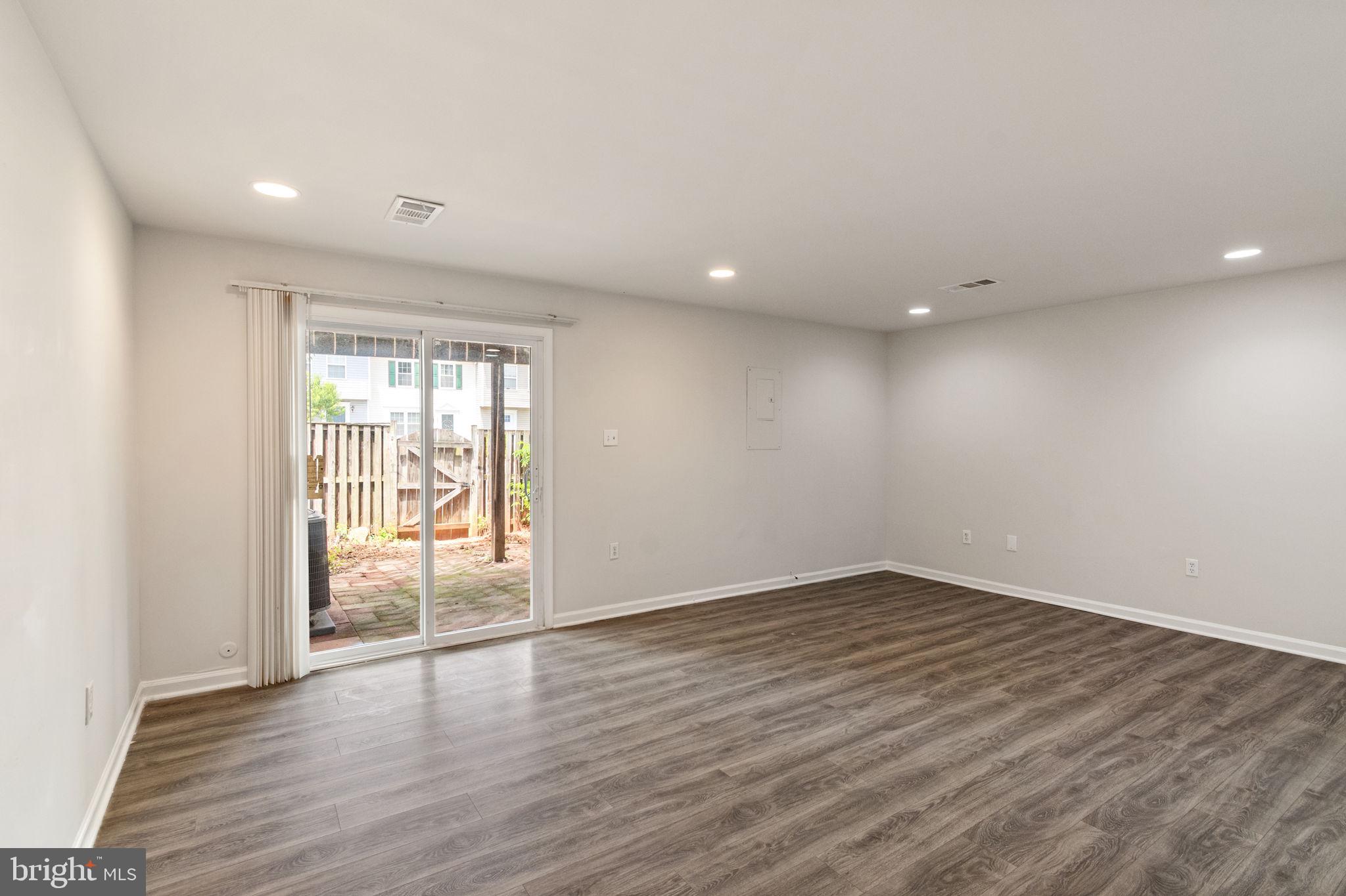 305 Moseby Ct