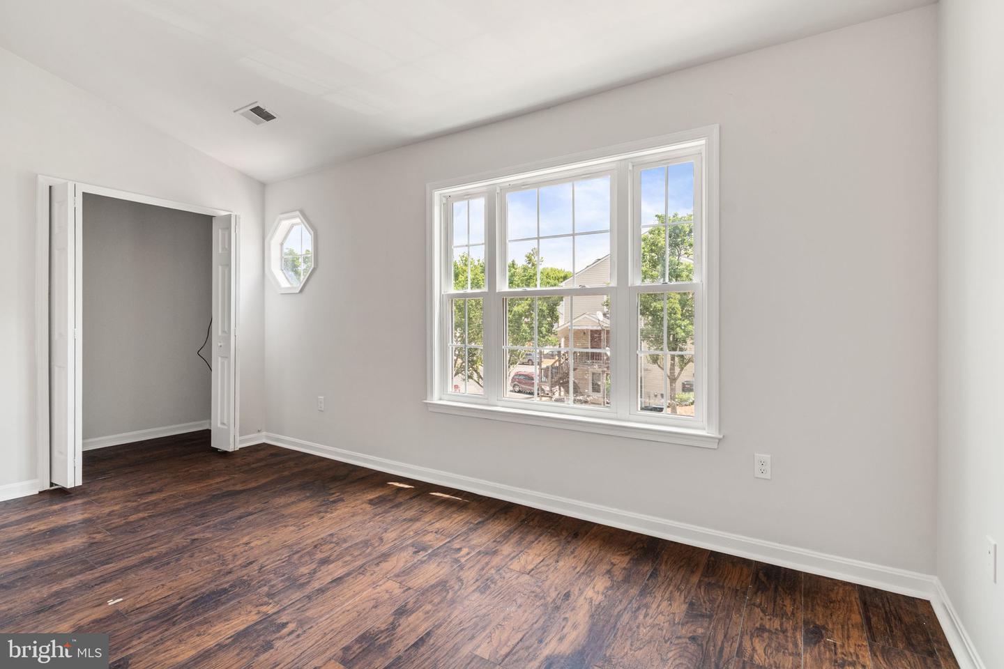 305 Moseby Ct