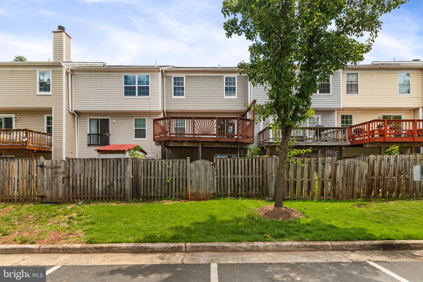 305 Moseby Ct
