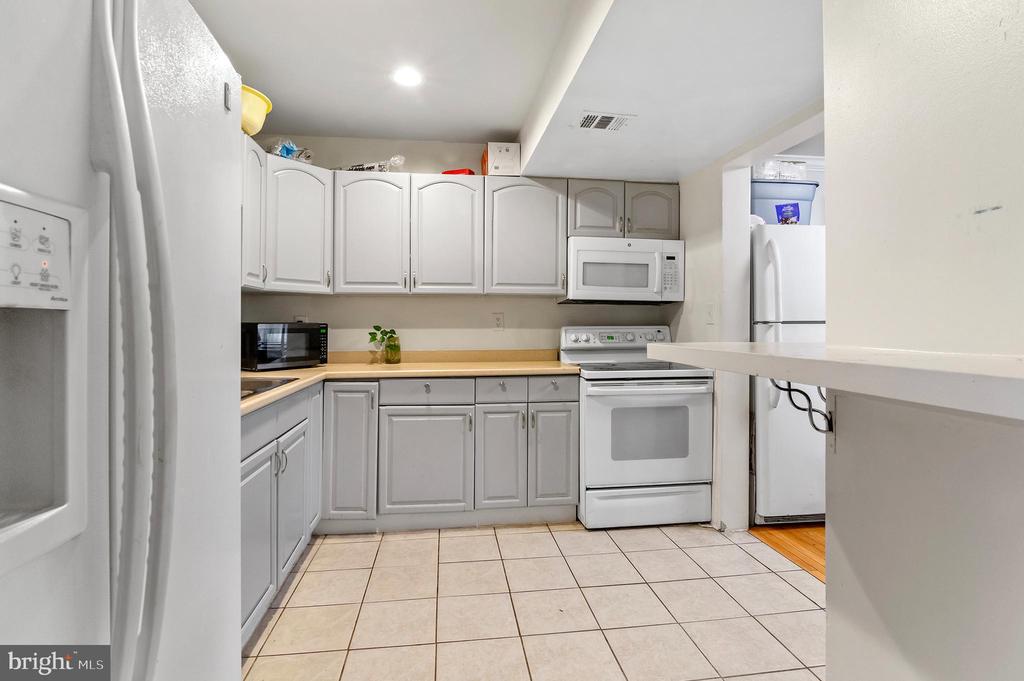 2800 Beechtree Ln