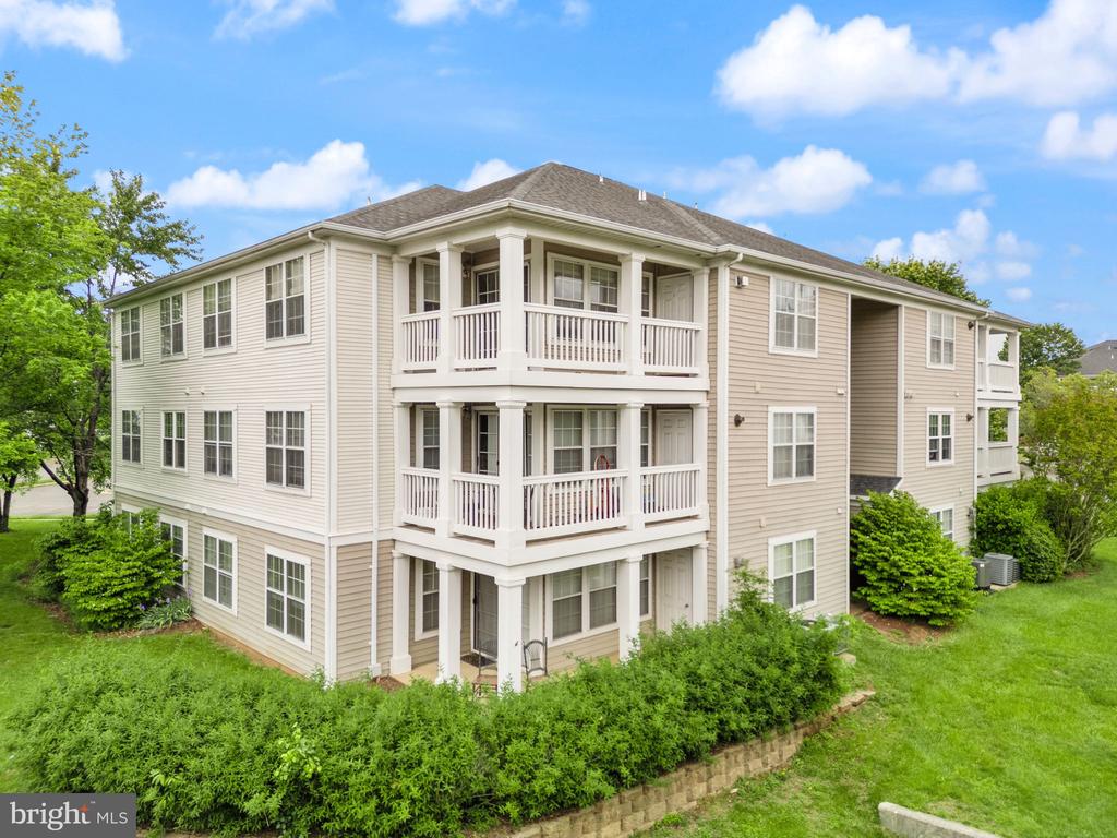 8075 Lacy Dr #303
