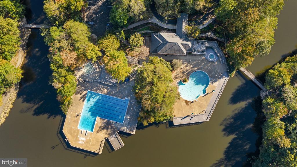 12438 ABBEY KNOLL COURT