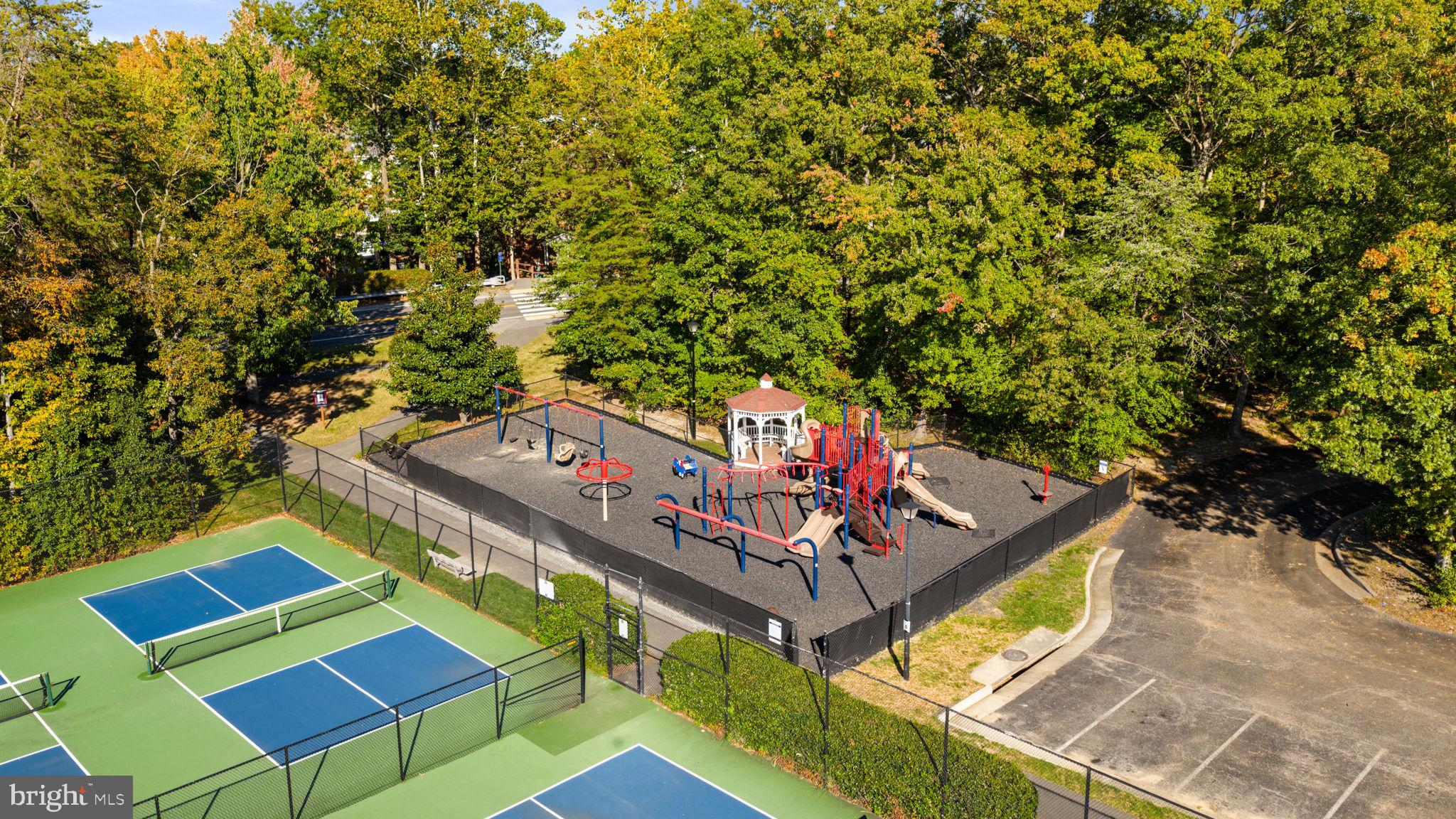 12438 ABBEY KNOLL COURT