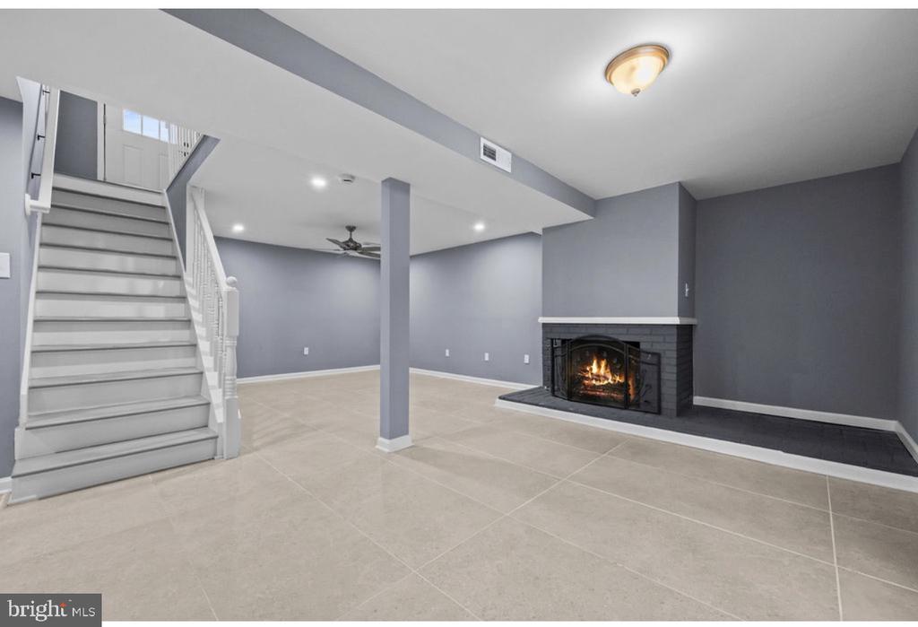 4604 KENTWOOD LANE