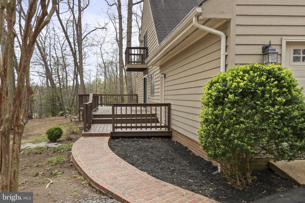 9 Twin Springs Dr