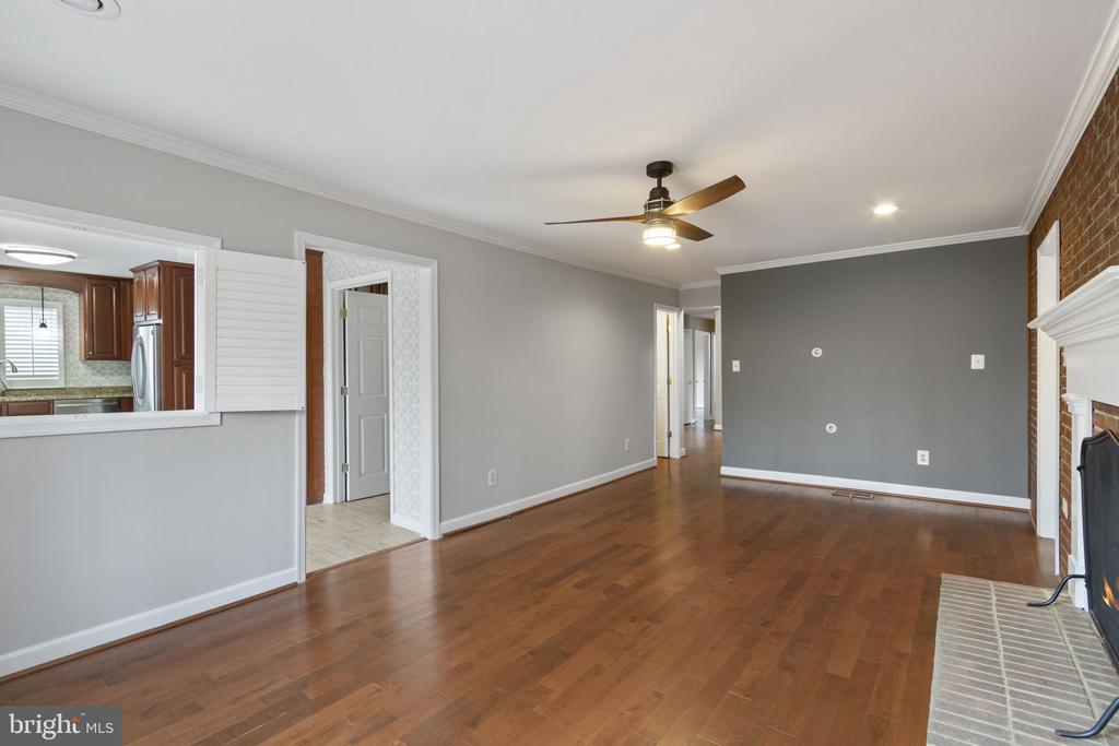 9 Twin Springs Dr