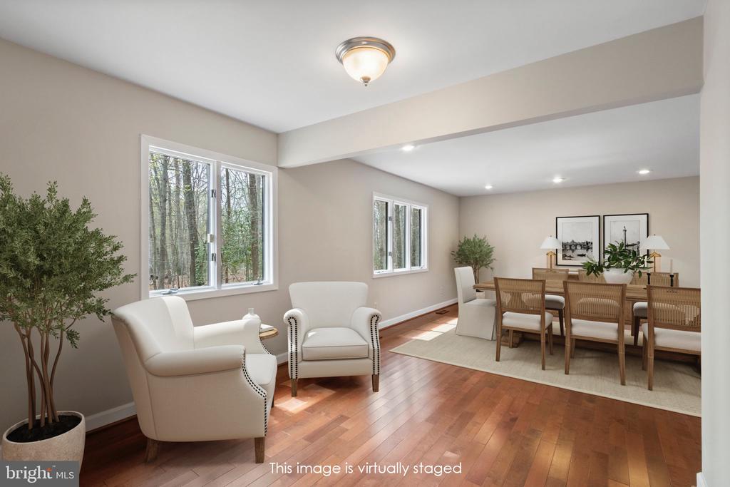 9 Twin Springs Dr