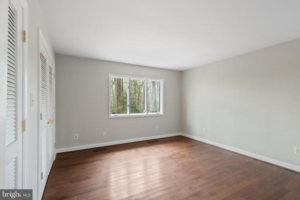 9 Twin Springs Dr