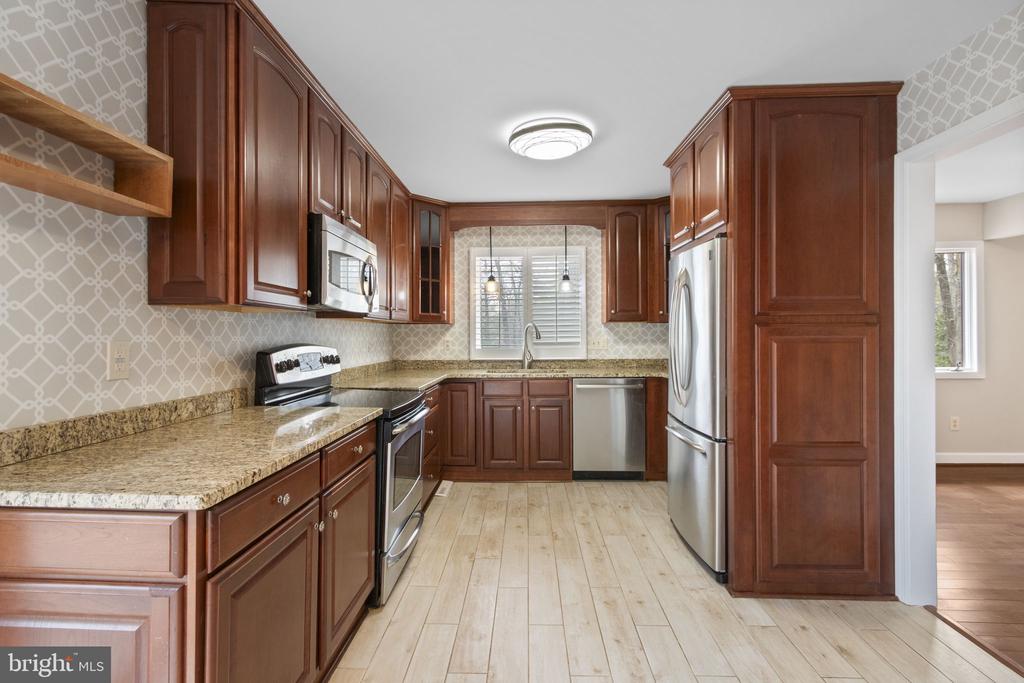 9 Twin Springs Dr