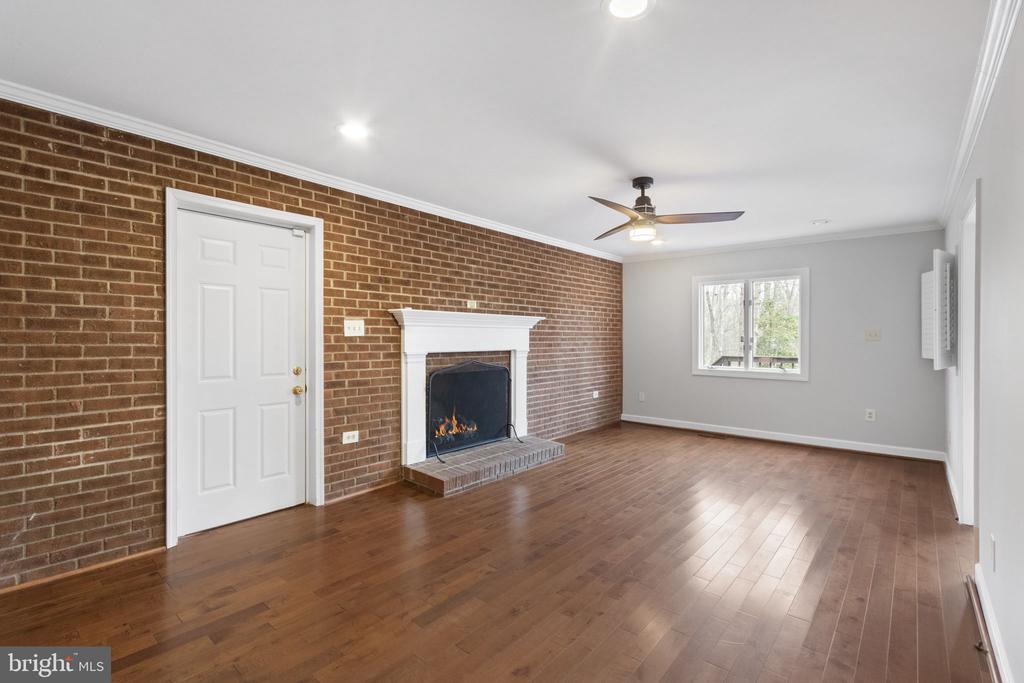 9 Twin Springs Dr