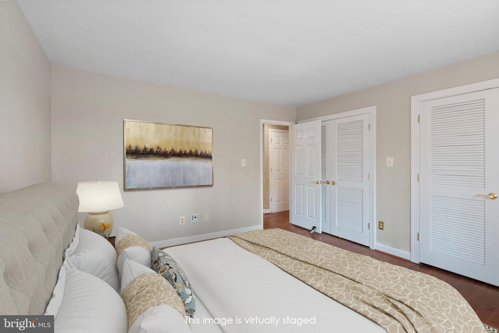 9 Twin Springs Dr