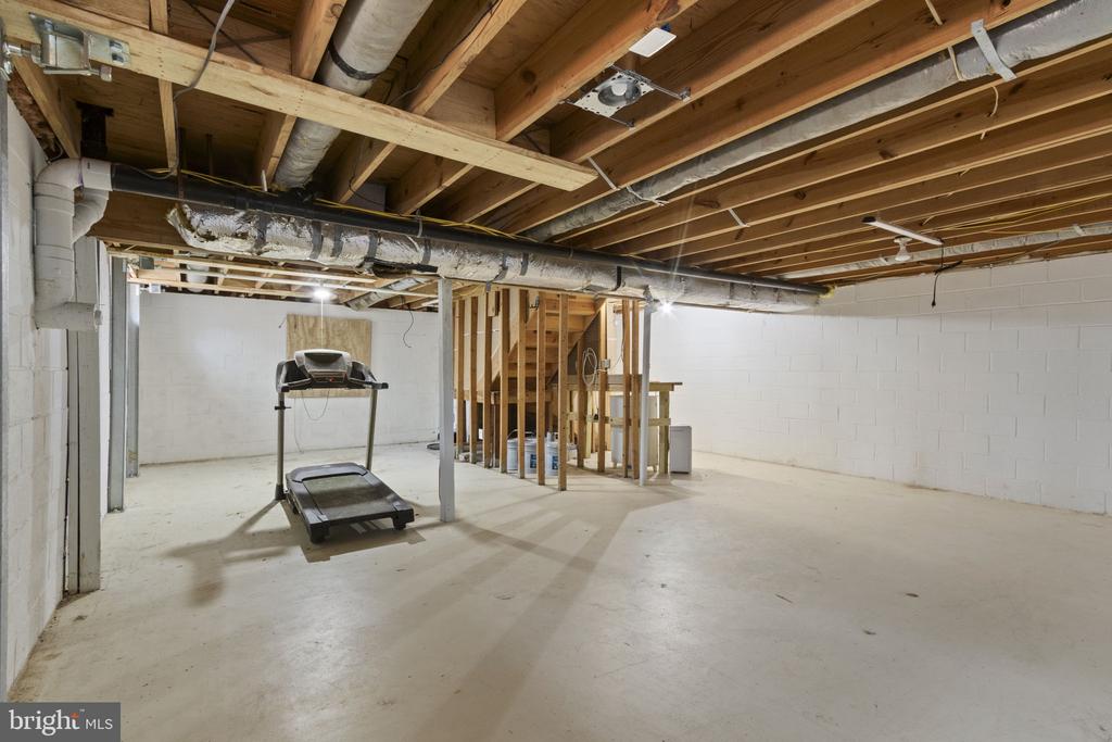 9 Twin Springs Dr