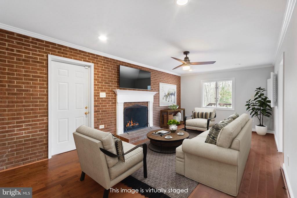 9 Twin Springs Dr