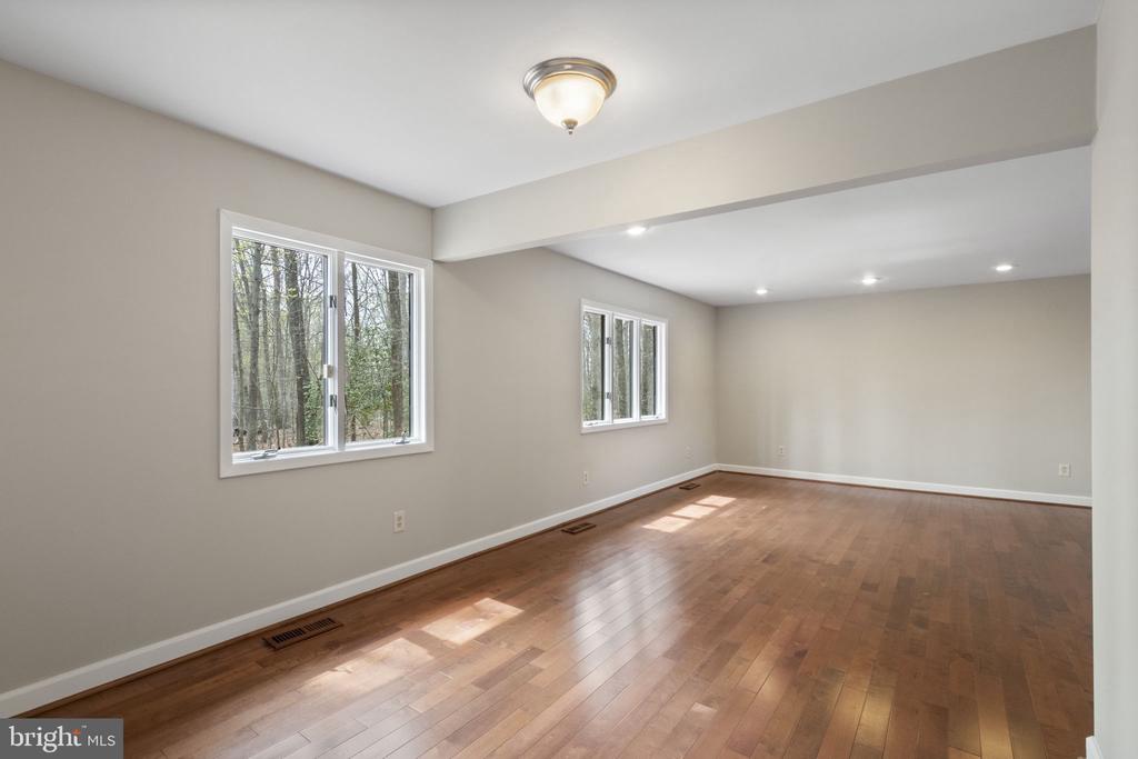 9 Twin Springs Dr