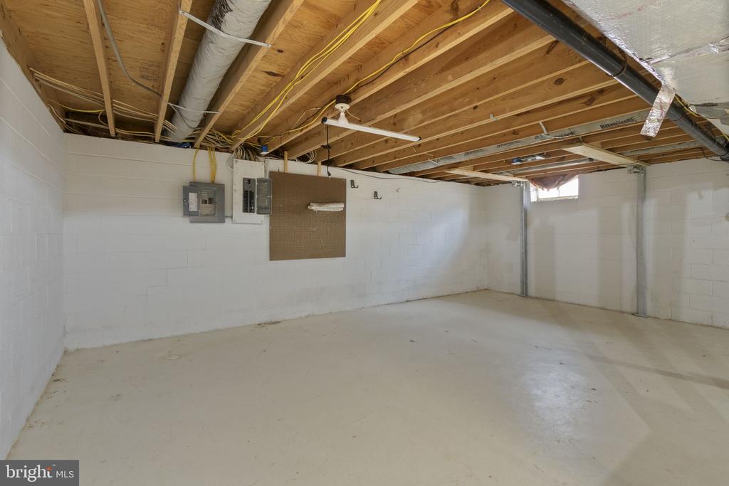 9 Twin Springs Dr