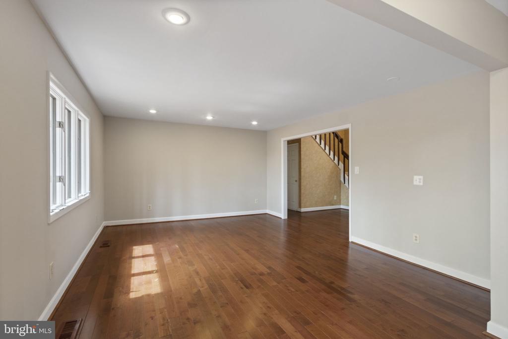 9 Twin Springs Dr