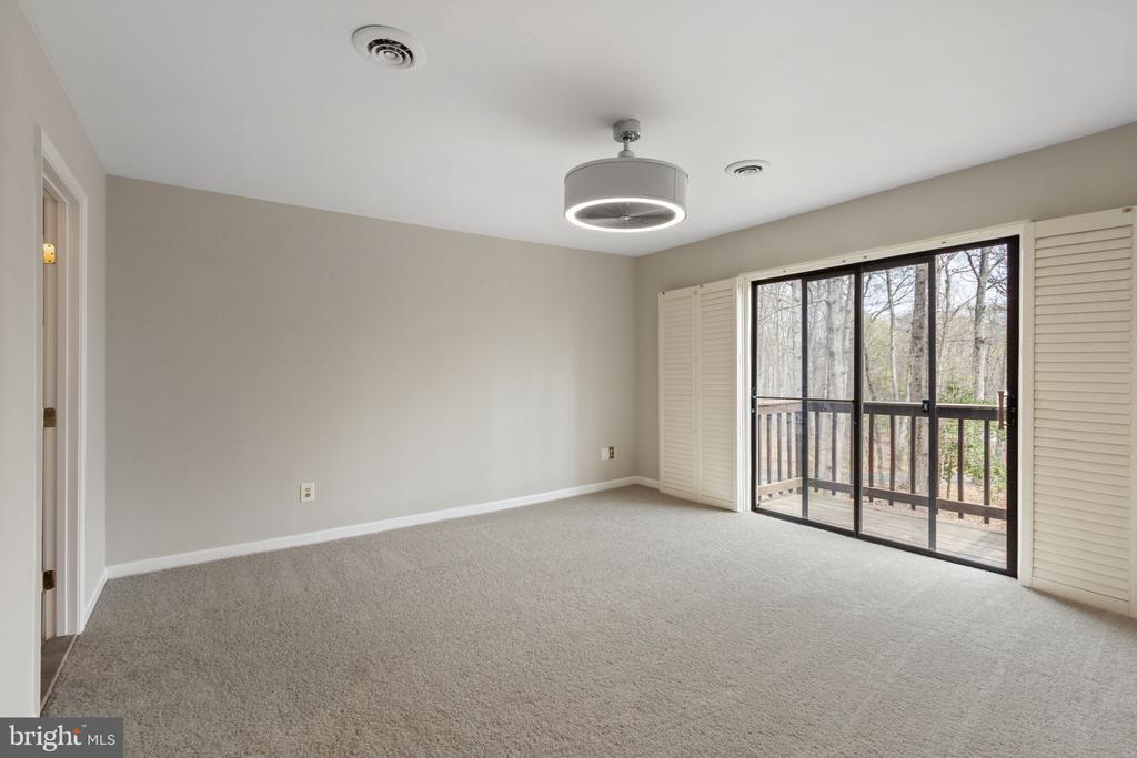 9 Twin Springs Dr