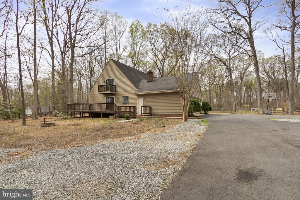 9 Twin Springs Dr