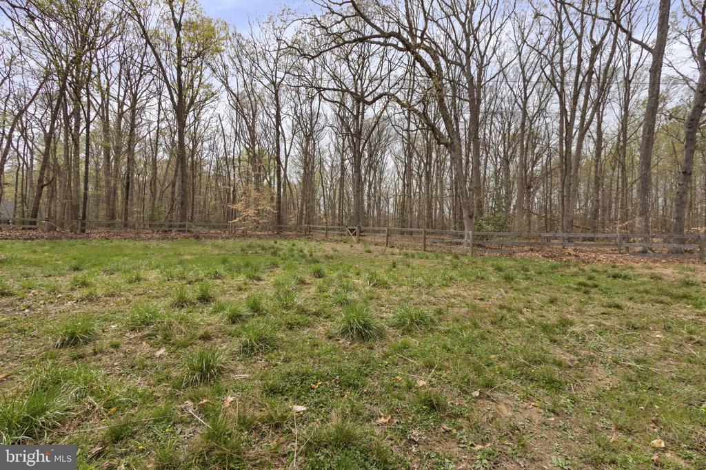 9 Twin Springs Dr