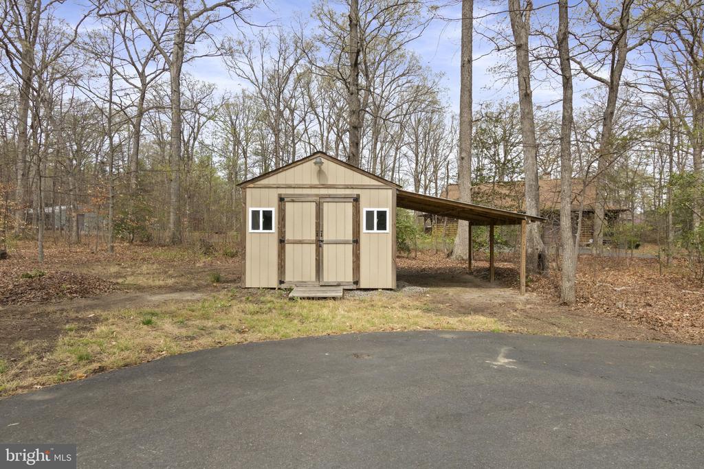 9 Twin Springs Dr