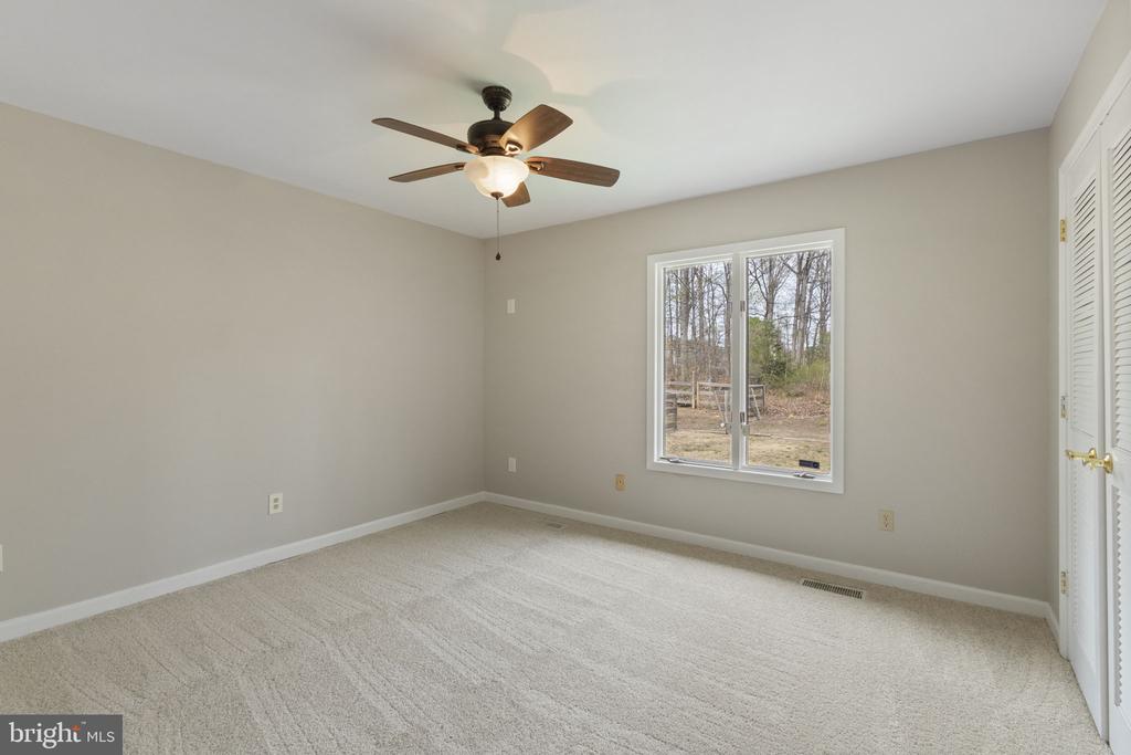 9 Twin Springs Dr