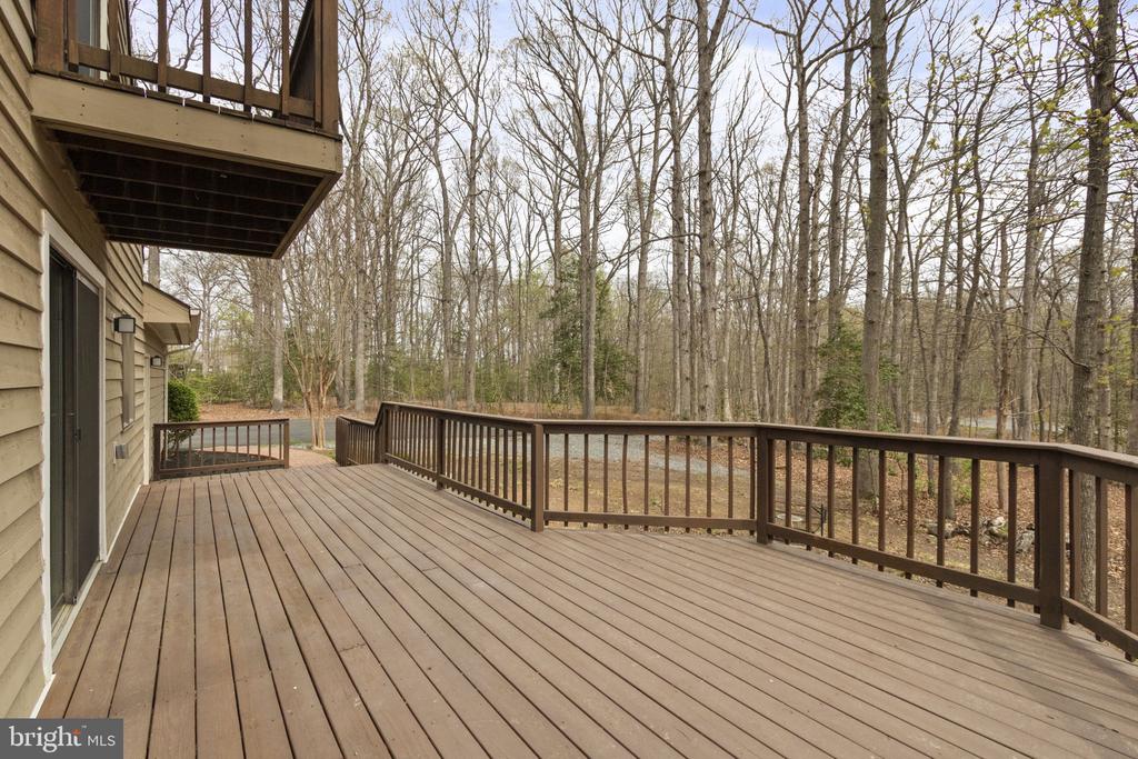 9 Twin Springs Dr