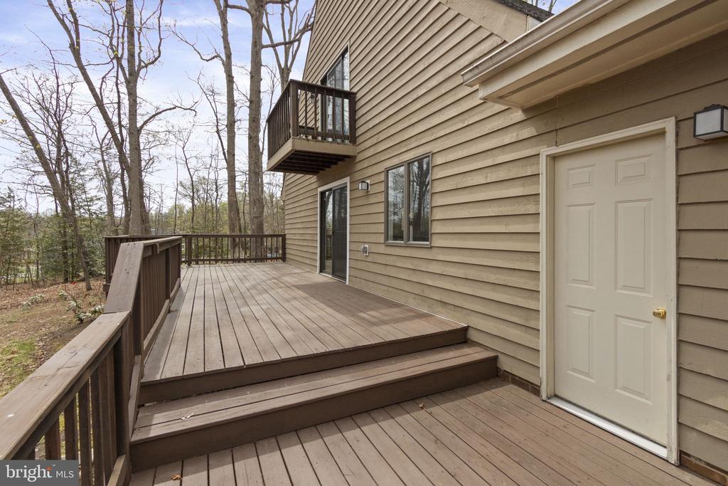 9 Twin Springs Dr