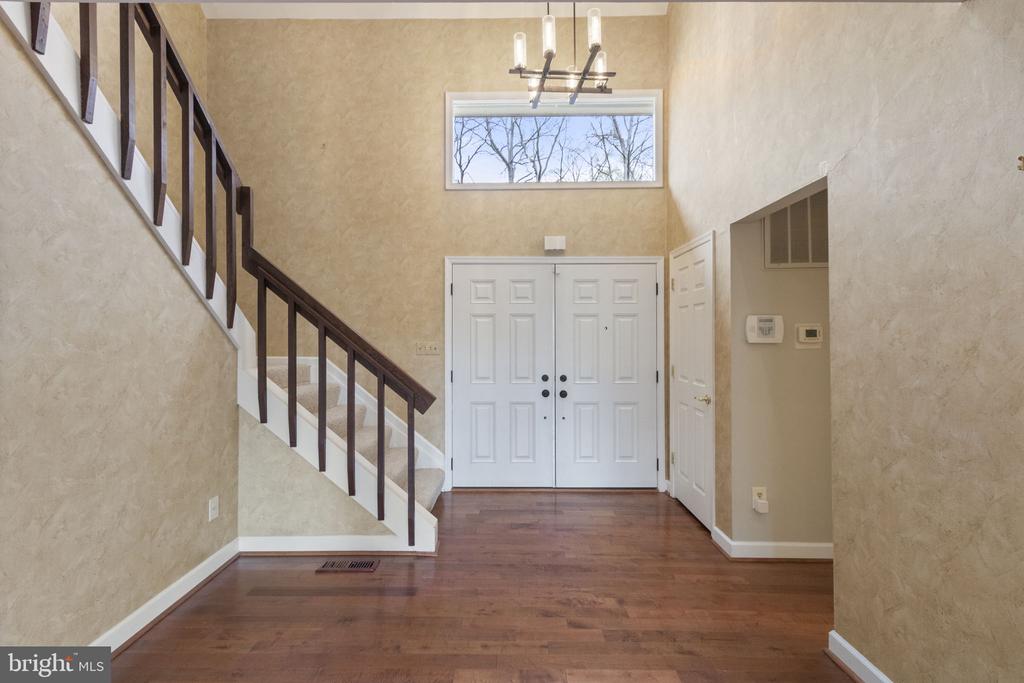 9 Twin Springs Dr