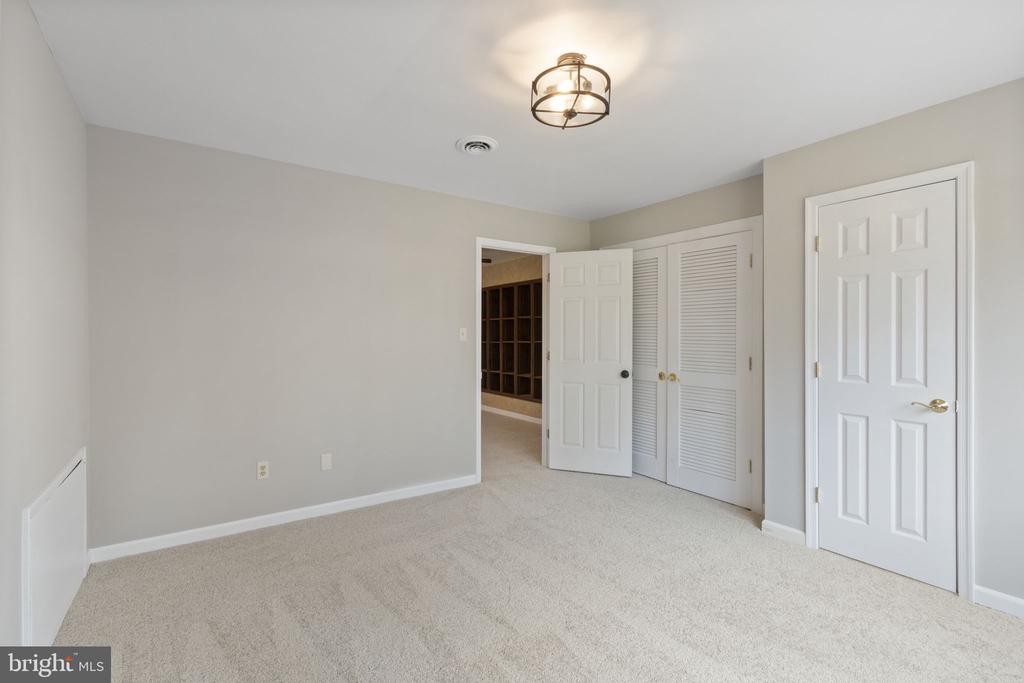 9 Twin Springs Dr