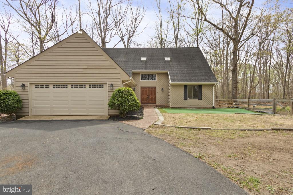 9 Twin Springs Dr