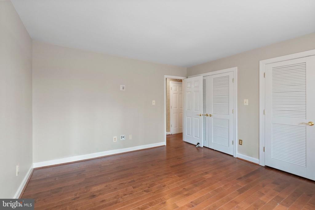 9 Twin Springs Dr
