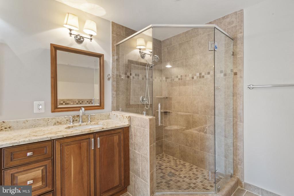 9 Twin Springs Dr