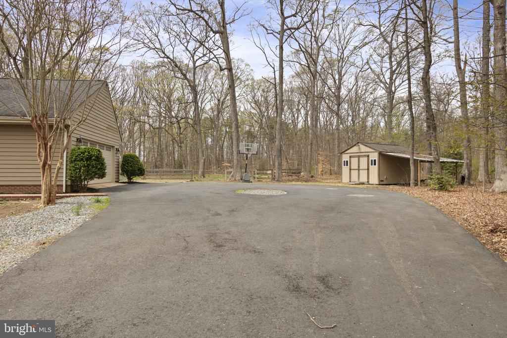 9 Twin Springs Dr