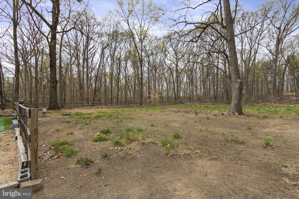 9 Twin Springs Dr