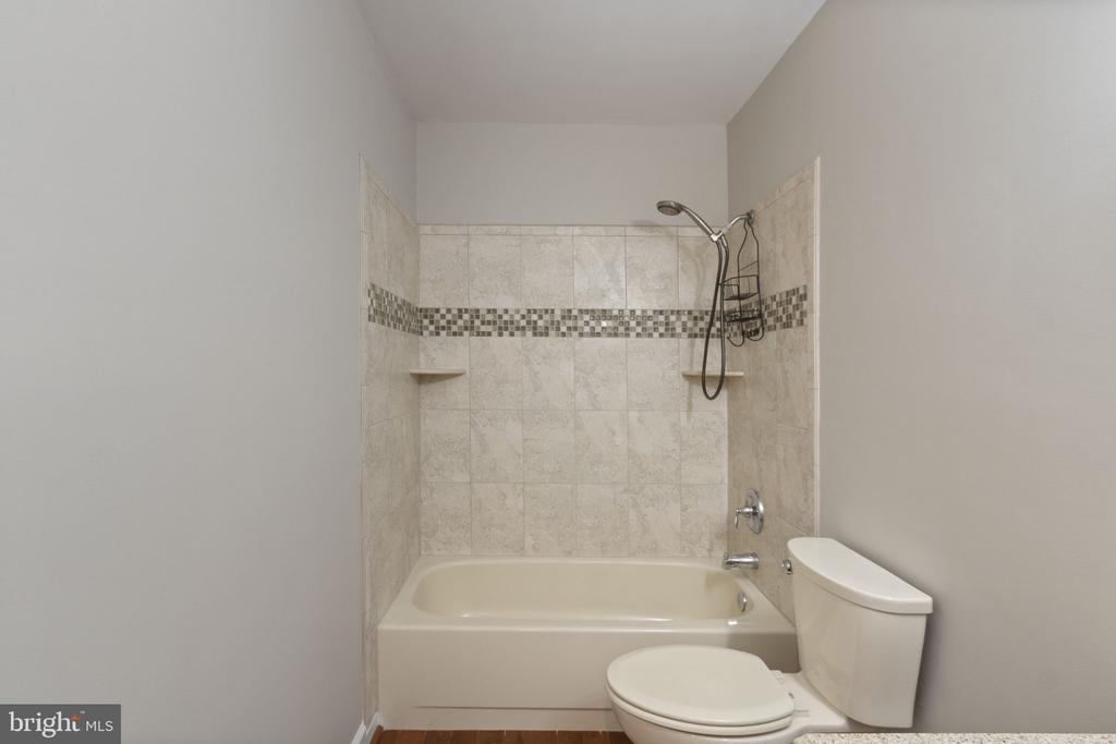 9 Twin Springs Dr