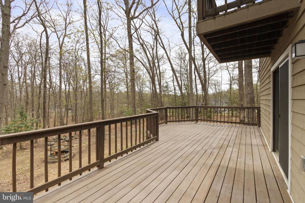 9 Twin Springs Dr