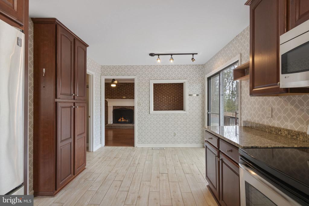 9 Twin Springs Dr