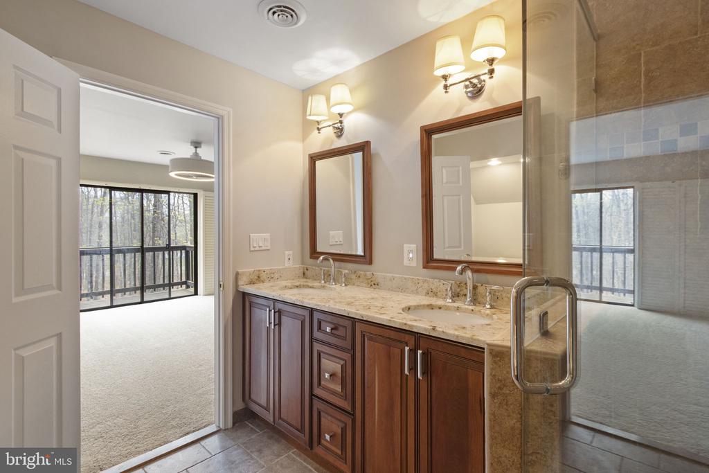 9 Twin Springs Dr