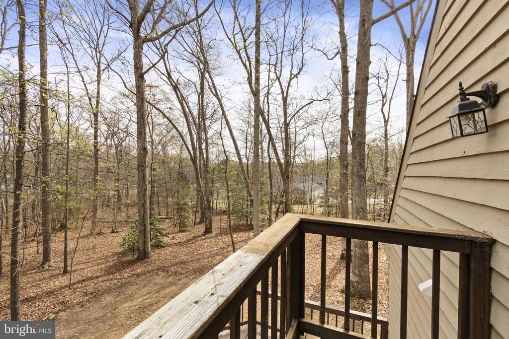 9 Twin Springs Dr