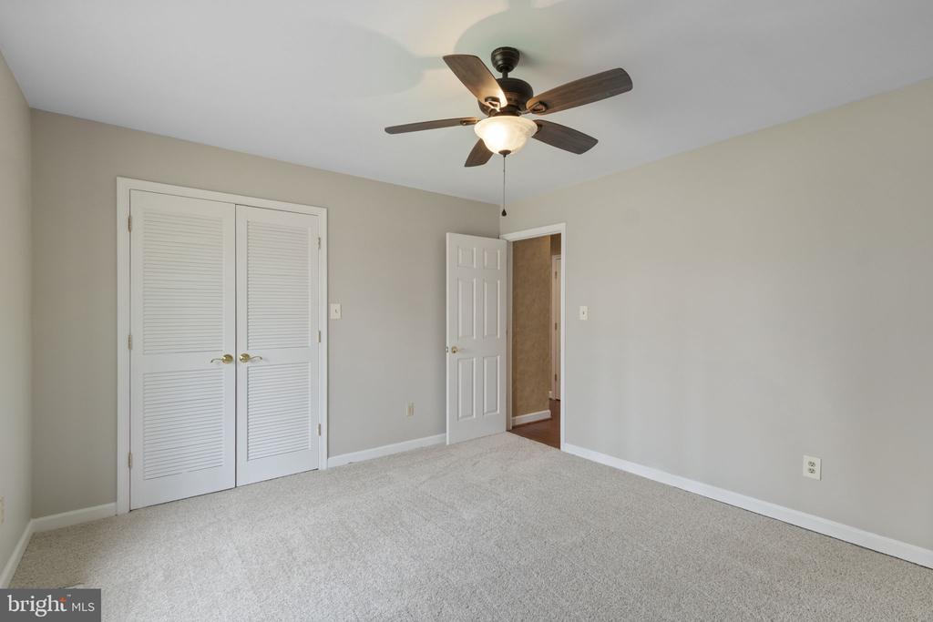 9 Twin Springs Dr