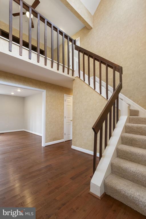 9 Twin Springs Dr