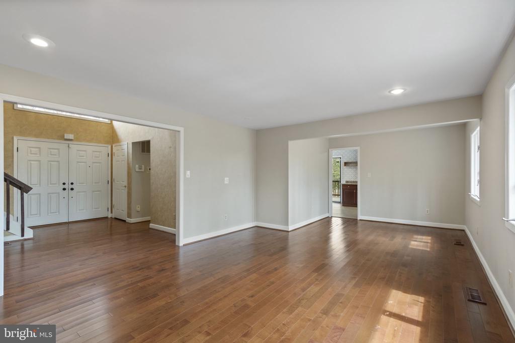 9 Twin Springs Dr