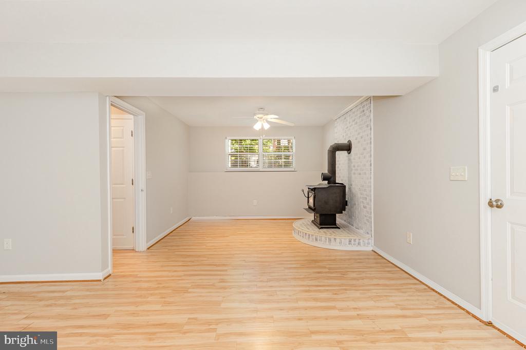 7001 Aspen Ln