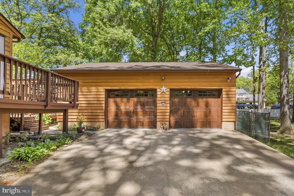 313 GREEN ARBOR DRIVE